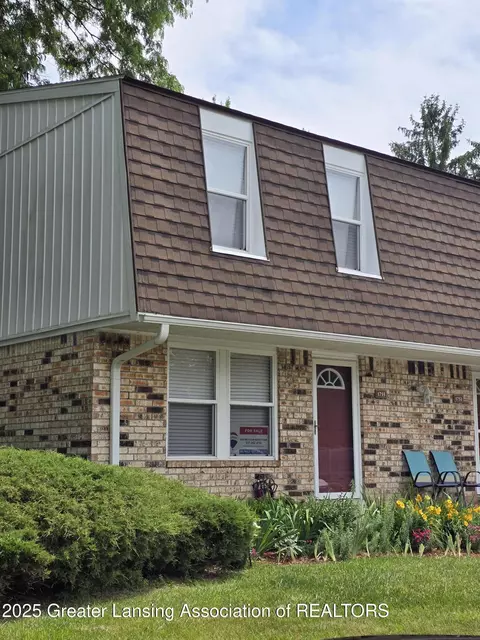 1755 Maisonette Dr, Lansing, MI 48911