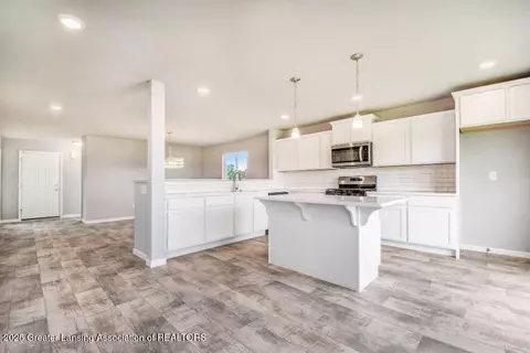 2905 Moccasin Dr, Dewitt, MI 48820 photo 5