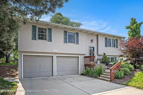 1524 Lindy Dr, Lansing, MI 48917
