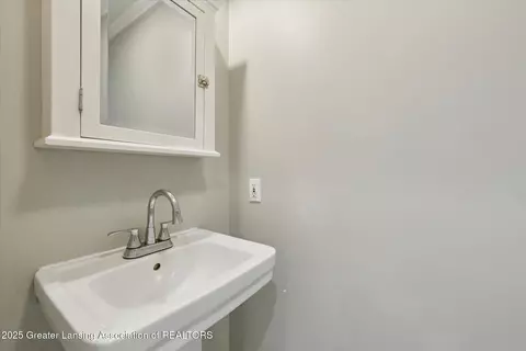 Bath - 5913 Shaw St, Haslett, MI 48840 photo 1 of 3