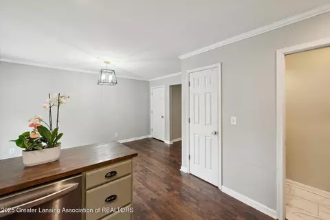Entry Way - 5913 Shaw St, Haslett, MI 48840 photo 3 of 4