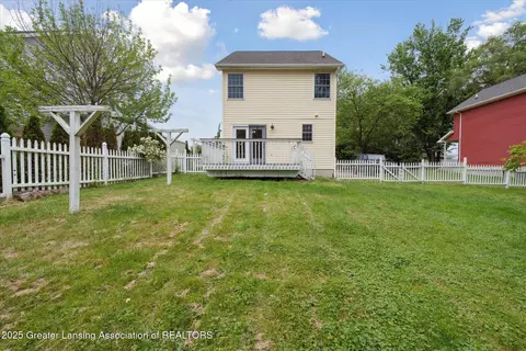 Exterior - 5913 Shaw St, Haslett, MI 48840 photo 5 of 8