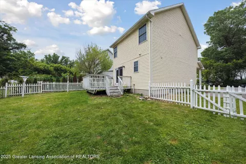 Exterior - 5913 Shaw St, Haslett, MI 48840 photo 6 of 8