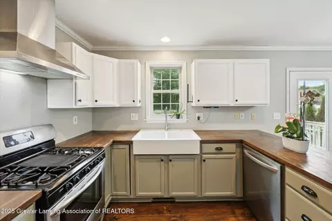 Kitchen - 5913 Shaw St, Haslett, MI 48840 photo 1 of 2