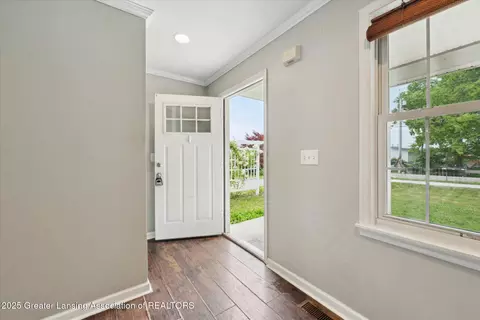 Entry Way - 5913 Shaw St, Haslett, MI 48840 photo 1 of 4