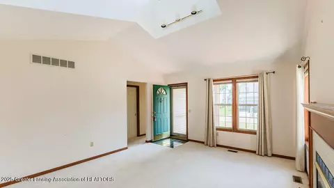 Living - 13900 Gk Drive Dr, Bath, MI 48808 photo 4 of 4
