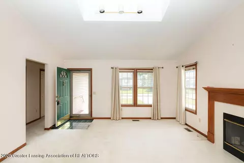 Living - 13900 Gk Drive Dr, Bath, MI 48808 photo 2 of 4