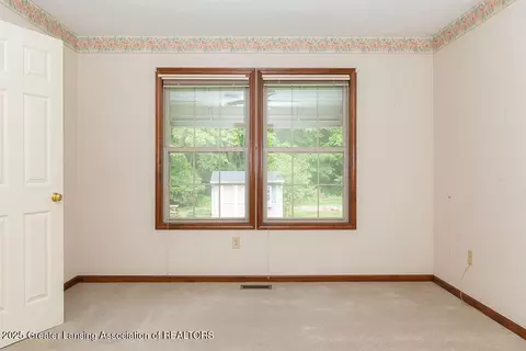 Bedroom - 13900 Gk Drive Dr, Bath, MI 48808 photo 2 of 4
