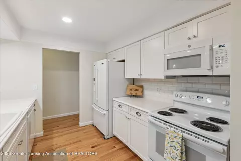 Kitchen - 2130 Belding Ct, Okemos, MI 48864 photo 4 of 4