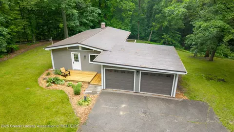 9481 S Clinton Trl, Eaton Rapids, MI 48827