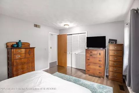 Bedroom - 1614 N Eifert Rd, Holt, MI 48842 photo 3 of 10