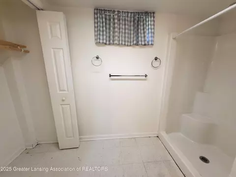 Bath - 6910 Cooper Rd, Lansing, MI 48911 photo 1 of 2
