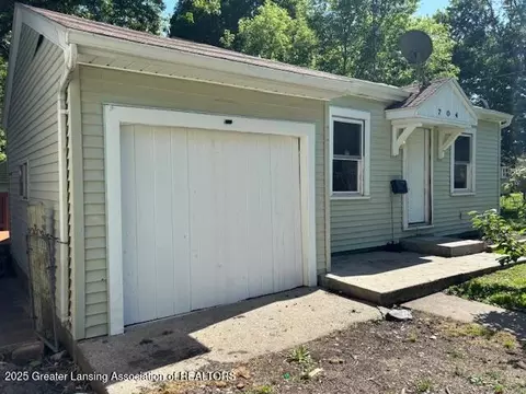704 Mckim Ave, Lansing, MI 48910