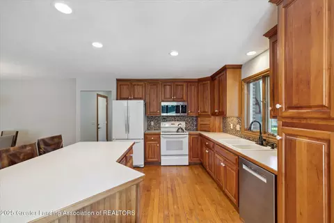 Kitchen - 4084 Hulett Rd, Okemos, MI 48864 photo 2 of 4