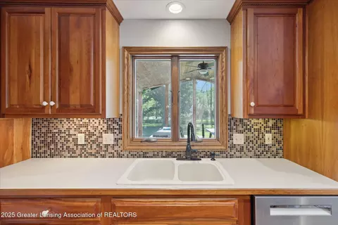 Kitchen - 4084 Hulett Rd, Okemos, MI 48864 photo 3 of 4