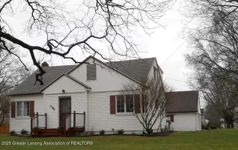155 Walnut St, Grand Ledge, MI 48837