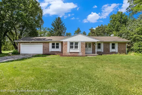 1055 E Twinbrook Dr, Dewitt, MI 48820 photo 1