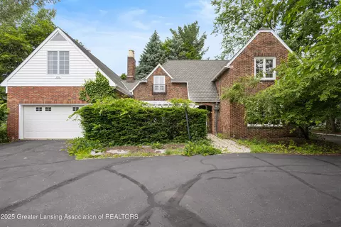201 Abbott Woods Dr, East Lansing, MI 48823