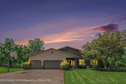 12829 Silver Ridge Dr, Grand Ledge, MI 48837