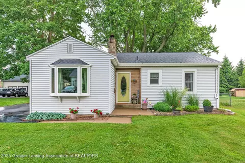 825 S Putnam St, Williamston, MI 48895