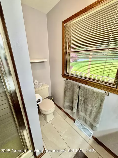 Bath - 1005 Turner Rd, Dewitt, MI 48820 photo 4 of 8