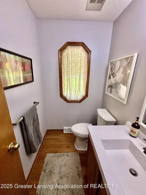 Bath - 1005 Turner Rd, Dewitt, MI 48820 photo 1 of 8