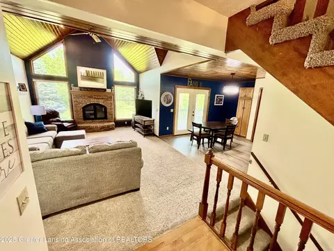 Entry Way - 1005 Turner Rd, Dewitt, MI 48820 photo 4 of 11