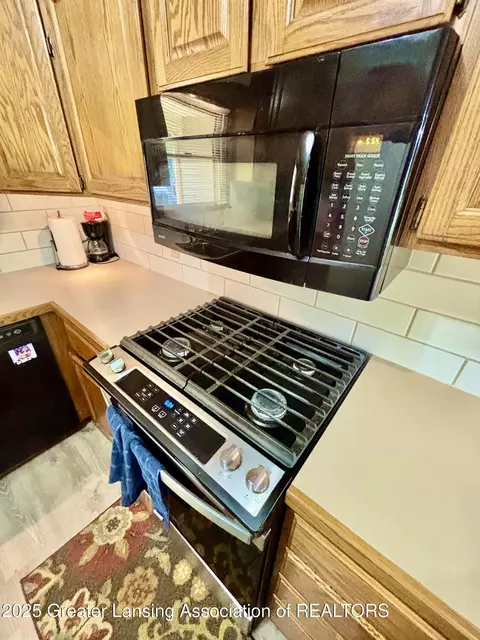 Kitchen - 1005 Turner Rd, Dewitt, MI 48820 photo 2 of 4