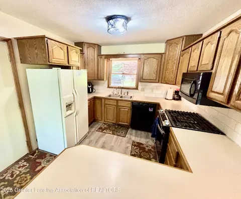 Kitchen - 1005 Turner Rd, Dewitt, MI 48820 photo 1 of 4