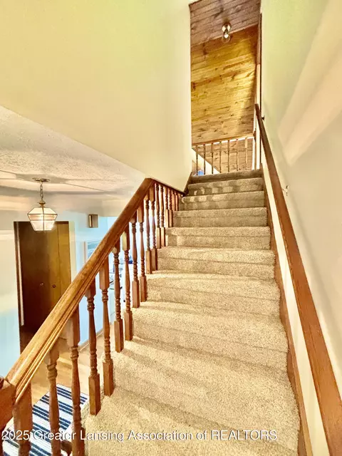 Entry Way - 1005 Turner Rd, Dewitt, MI 48820 photo 7 of 11