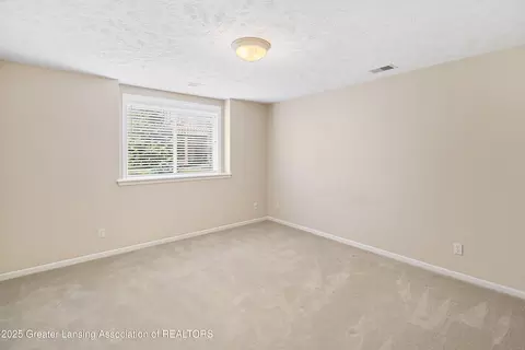 Bedroom - 4163 Hamlet Cv, Bath, MI 48808 photo 6 of 7