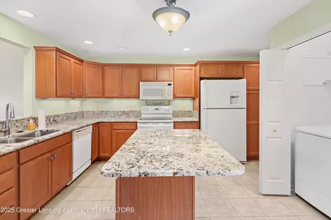 Kitchen - 4163 Hamlet Cv, Bath, MI 48808 photo 2 of 6