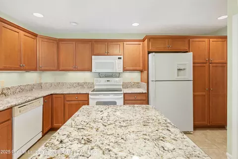 Kitchen - 4163 Hamlet Cv, Bath, MI 48808 photo 5 of 6
