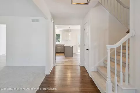 Entry Way - 12341 Burlingame Dr, Dewitt, MI 48820 photo 2 of 7