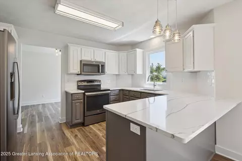 Kitchen - 12341 Burlingame Dr, Dewitt, MI 48820 photo 1 of 3