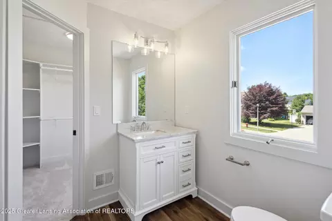 Bath - 12341 Burlingame Dr, Dewitt, MI 48820 photo 1 of 5