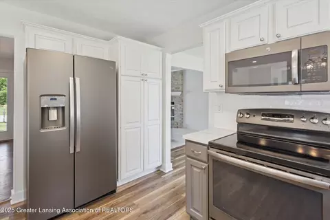 Kitchen - 12341 Burlingame Dr, Dewitt, MI 48820 photo 3 of 3