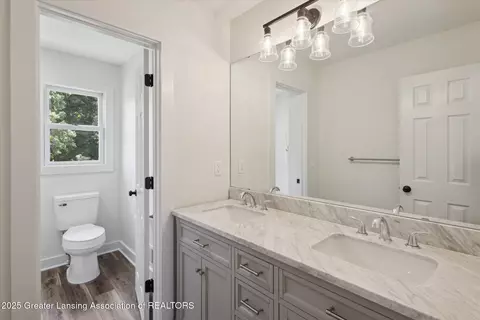 Bath - 12341 Burlingame Dr, Dewitt, MI 48820 photo 3 of 5