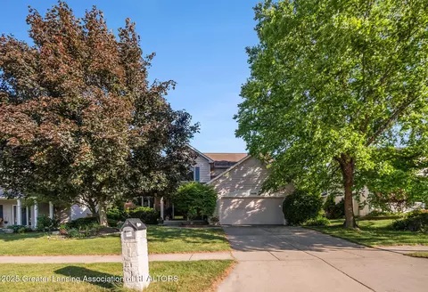 6608 Periwinkle Ln, East Lansing, MI 48823