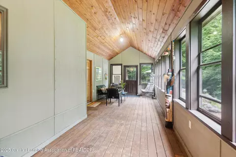 Entry Way - 1670 Milton Rd, Perry, MI 48872 photo 9 of 11