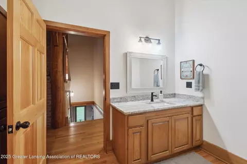 Entry Way - 1670 Milton Rd, Perry, MI 48872 photo 7 of 11
