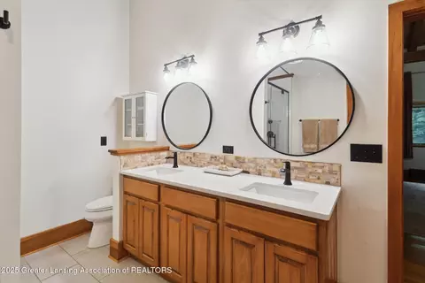 Bath - 1670 Milton Rd, Perry, MI 48872 photo 3 of 8