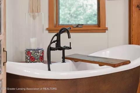 Bath - 1670 Milton Rd, Perry, MI 48872 photo 5 of 8