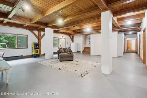 Entry Way - 1670 Milton Rd, Perry, MI 48872 photo 8 of 11