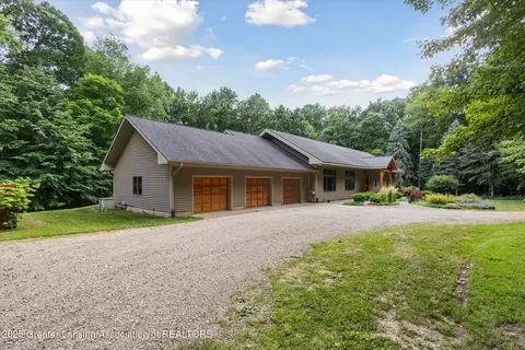 Exterior - 1670 Milton Rd, Perry, MI 48872 photo 3 of 16