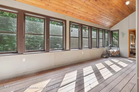 Entry Way - 1670 Milton Rd, Perry, MI 48872 photo 10 of 11