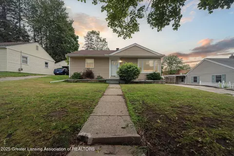 536 Hunter Blvd, Lansing, MI 48910