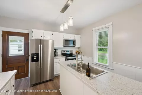 Kitchen - 409 E Higham St, Saint Johns, MI 48879 photo 3 of 4