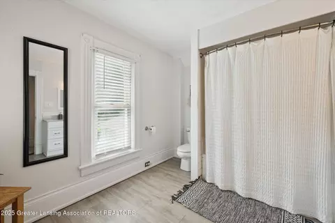 Bath - 409 E Higham St, Saint Johns, MI 48879 photo 3 of 3