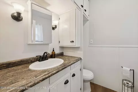 Bath - 409 E Higham St, Saint Johns, MI 48879 photo 1 of 3